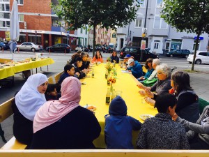 Internationaler, generationenübergreifender plastikfreier Lunch in Bornheim