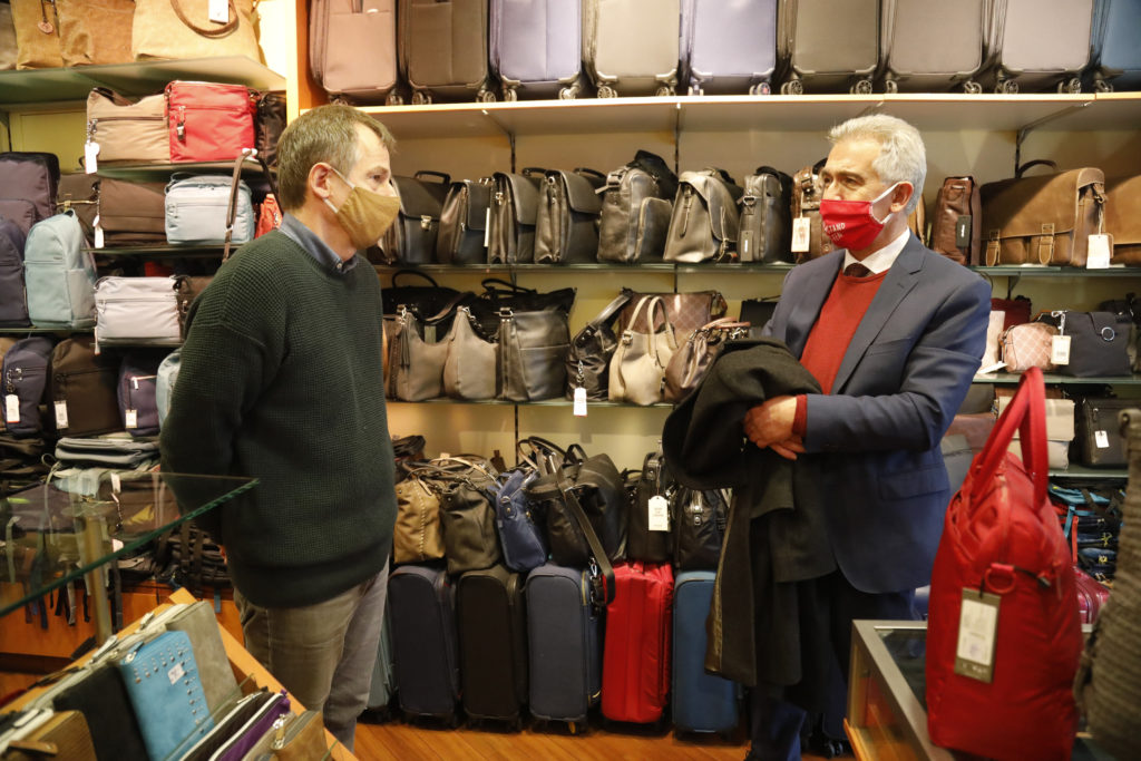 OB Feldmann auf der Berger Straße beim Leder Diener