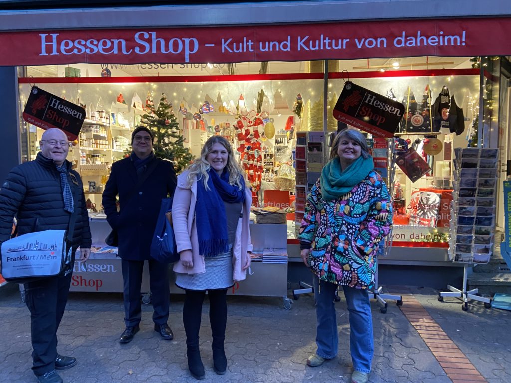 Gewerbeverein Bornheim mitte mit der Wifö vor dem Hessen Shop