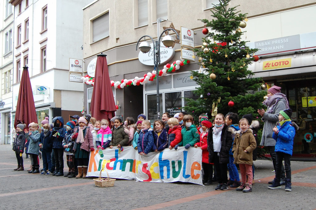 Weihnachtsbaum geschmückt von der Kirchnerschule